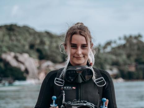 Maelly Faure preparing for another dive 