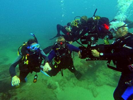 Jessica Pita and a group of divers swimming out on a dive.
