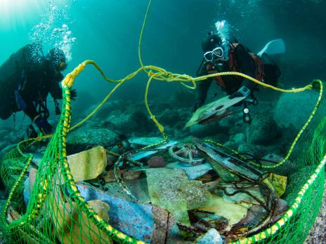 PADI AmbassaDiver Hiroshi Sato scuba diving.