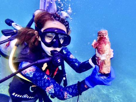PADI AmbassaDiver Manami Azuma scuba diving.