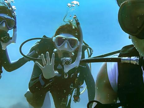 LUV K RAFT scuba diving together