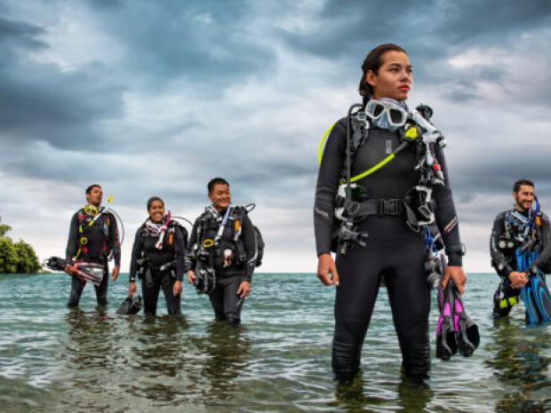 Group of scuba divers - PADI Pro blog