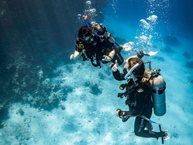divemaster scuba diving 