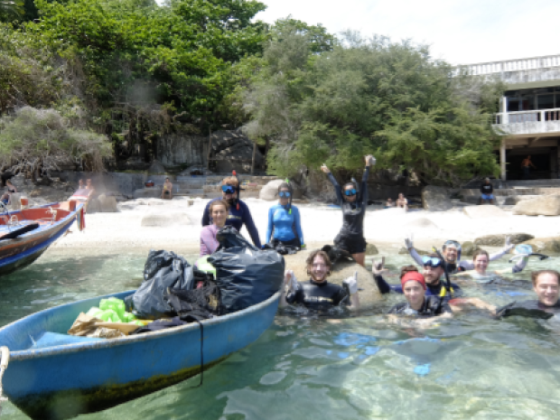 Clean Up Laem Thain Bay Kayak Team