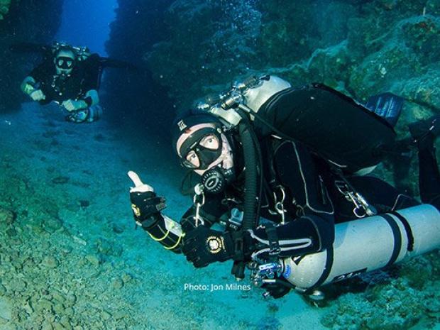 Extend your depth limit to 45 metres/150 ft. Learn to plan and execute repetitive decompression dives using a single stage/decompression cylinder.