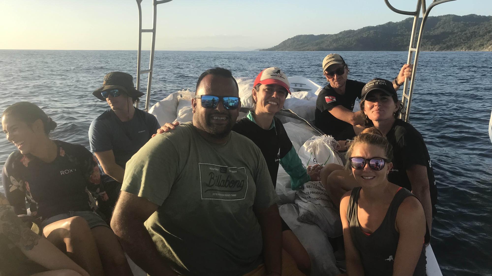 beach clean staff Photo