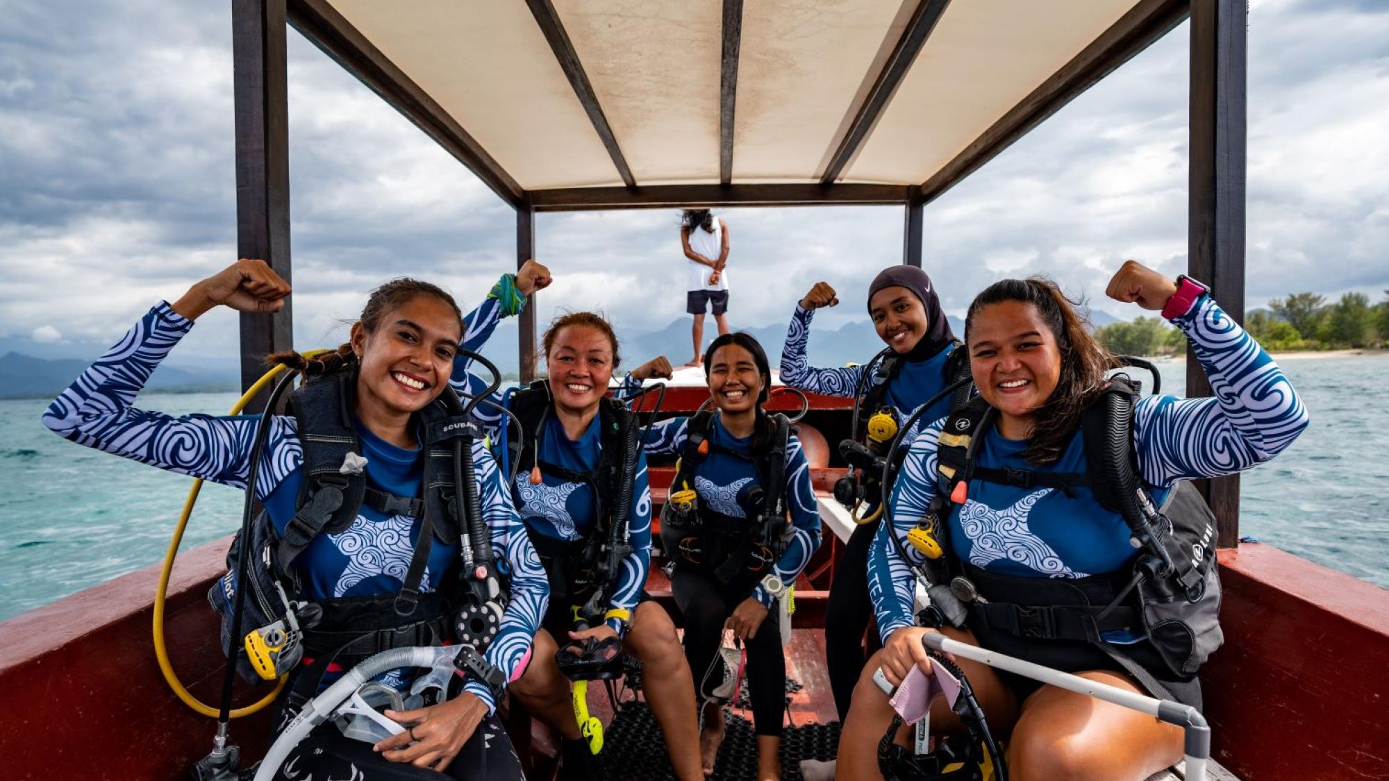 Gili Coral Catch Superwomen Indonesia